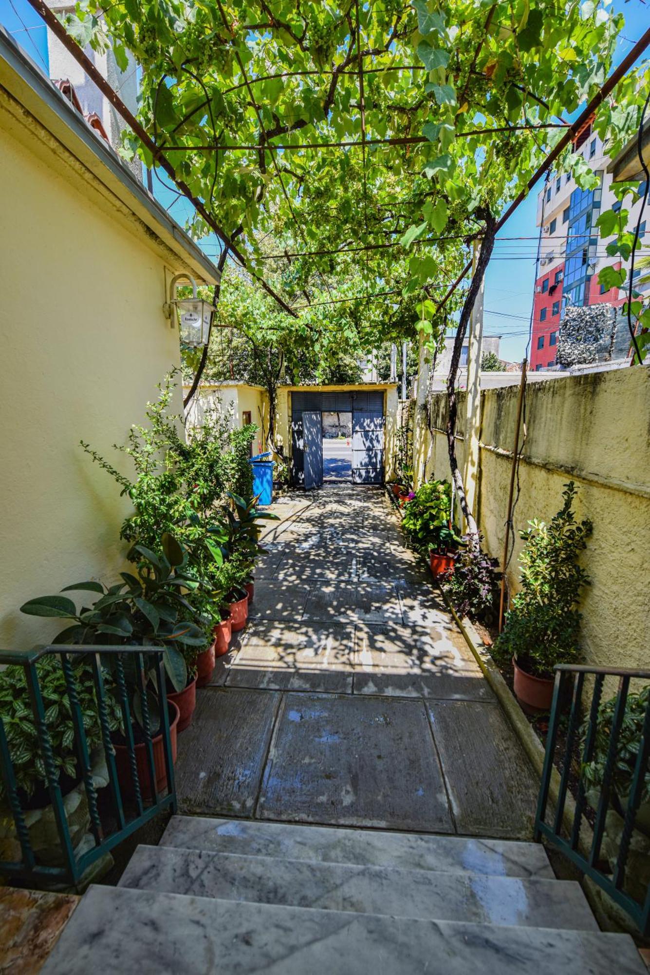 Fran'S Traditional House Shkoder Bagian luar foto